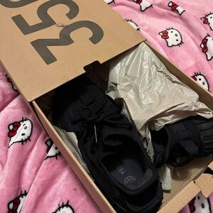 Adidas Yeezy Boost 350 V2 “Onyx” Size 8 Men’s